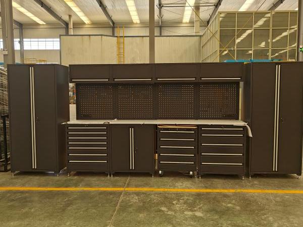 Garagesystem på tung stålplade garage