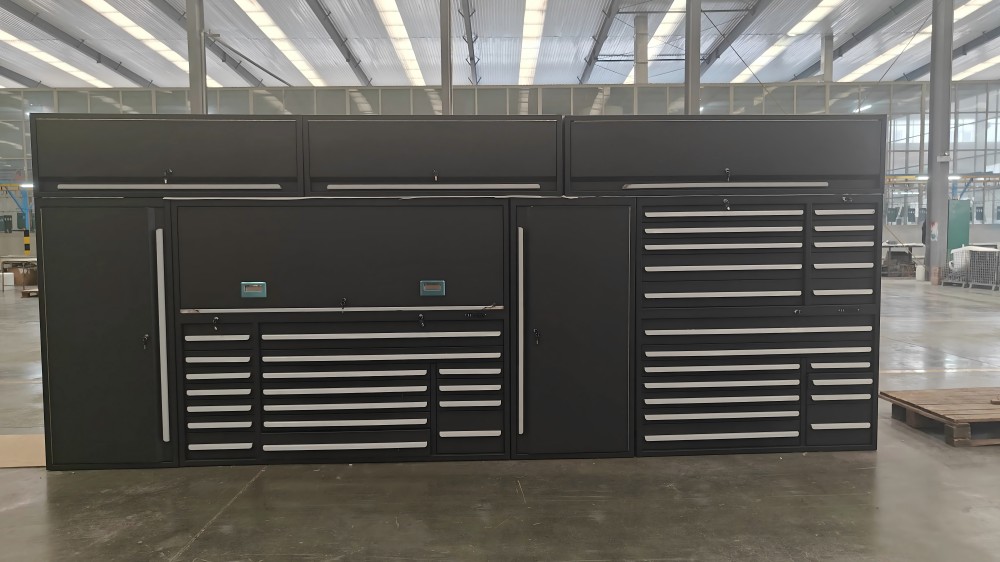 Nyt modulært garage kabinet